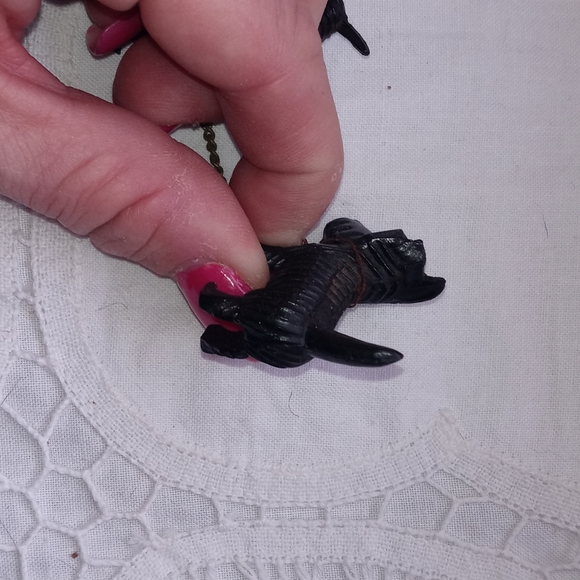 Vintage chained scottie dog with puppies. - Picture 2 of 2